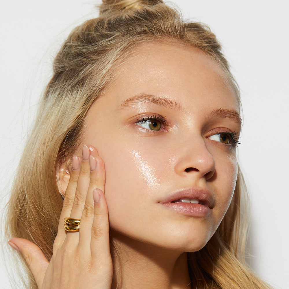 Adelina showing how she gets her Soft Matte Look with Jones Road Beauty